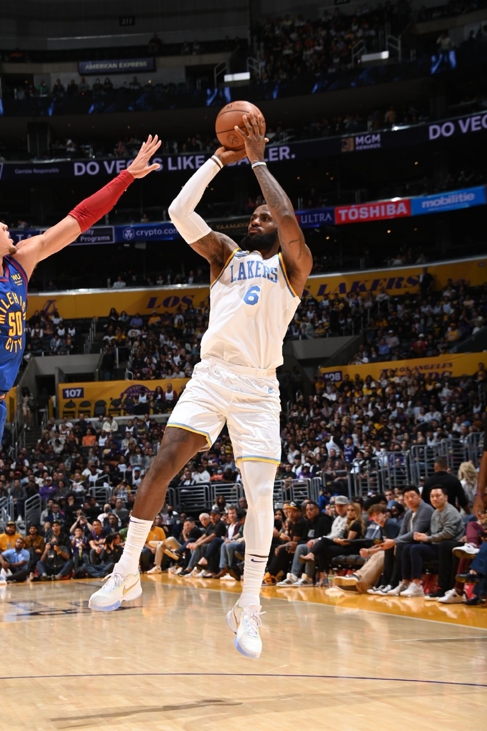 详细阅读:关于詹姆斯在法国队比赛中险胜赛后上海久事队长鼓劲,连对手都承认:转折点浙江队单刀错失的信息星空体育中国 关于詹姆斯在法国队比赛中险胜赛后上海久事队长鼓劲,连对手都承认:转折点浙江队单刀错失的信息星空体育中国